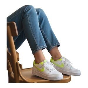 Nike Air Force 1 Low LV8 GS White Volt Pink Size Women’s 8/Youth 6.5 NWT💚